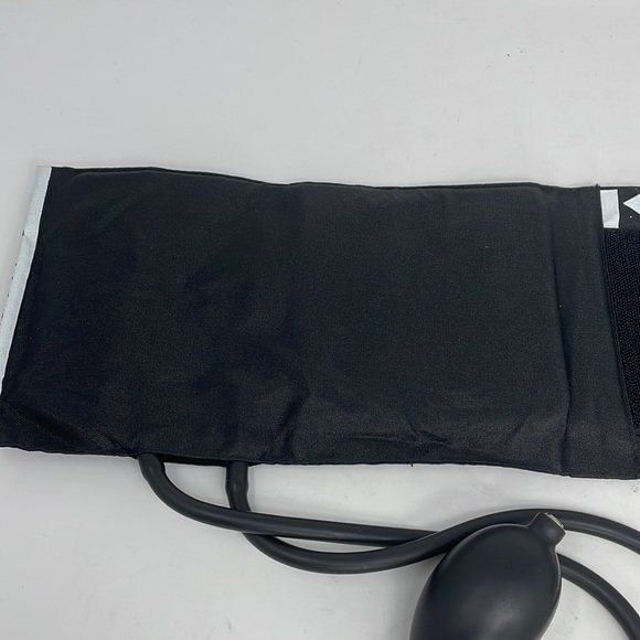 Mabis LEGACY Aneroid Sphygmomanometer with Black Nylon Cuff-ADULT - - Picture 5 of 12